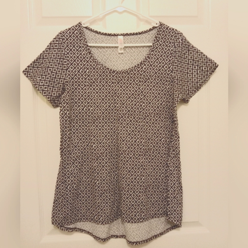 LuLaRoe Comfortable Black & White Blouse